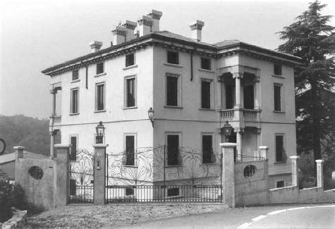 Palazzina del proprietario dell'ex Cartiera Villa, Via Rossini 